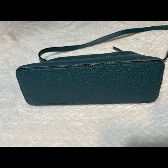 Kate spade small teal crossbody bag blush color interior - Picture 2 of 5